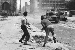 Kommunistische Repression und Volksaufstände in Polen und der DDR in den 1950er Jahren.